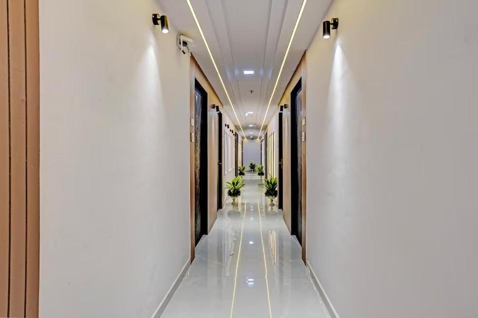 Hotel Star Galaxy สุรัต ภายนอก รูปภาพ