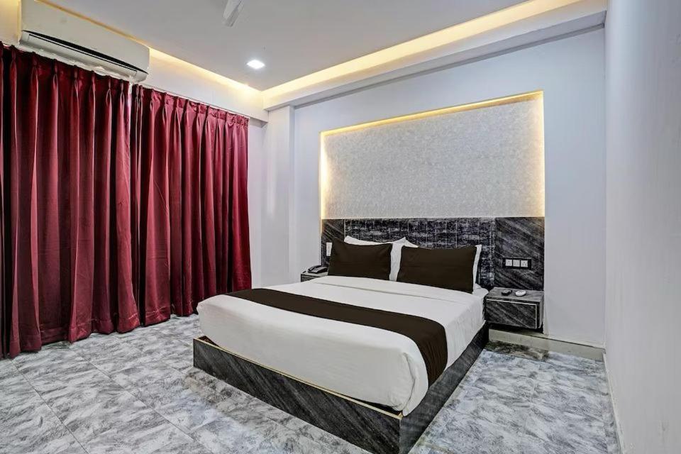 Hotel Star Galaxy สุรัต ภายนอก รูปภาพ
