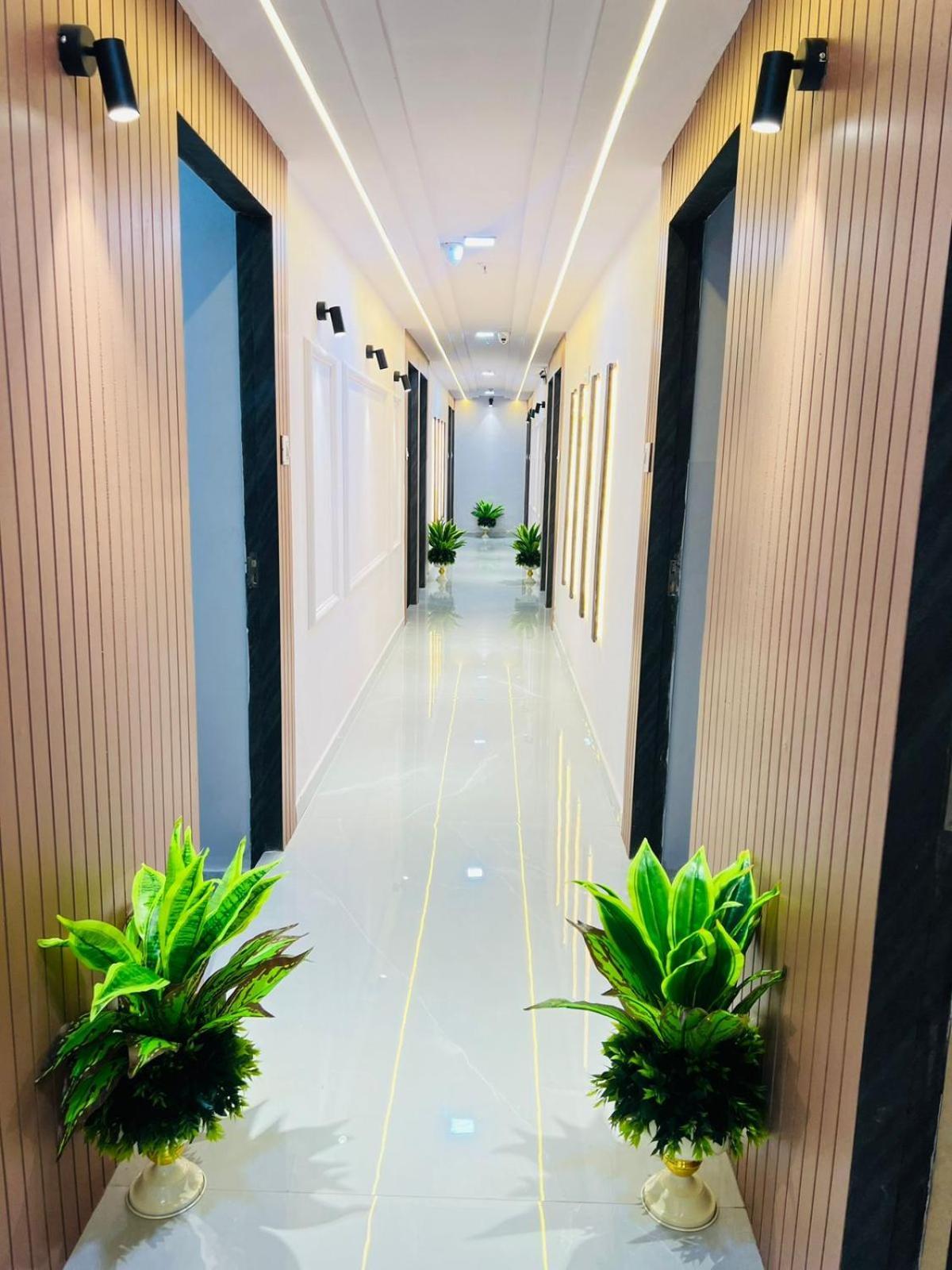 Hotel Star Galaxy สุรัต ภายนอก รูปภาพ